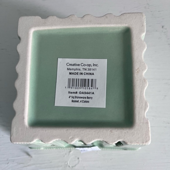 New Ceramic Berry Baskets 2pk - Picture 2 of 2